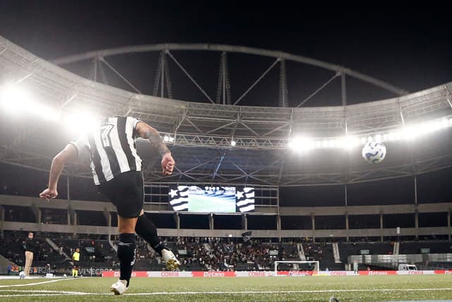 Botafogo avalia ampliar Nilton Santos para 60 mil lugares