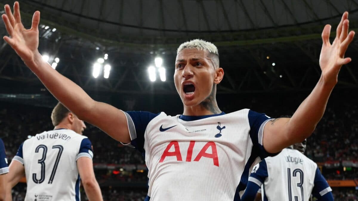 Tottenham reduz pedida por Richarlison e atrai turcos