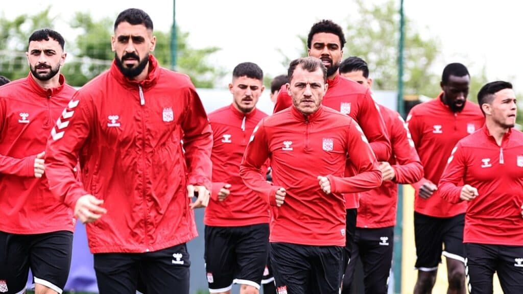 Líder enfrenta o 15º: Onde assistir Galatasaray x Sivasspor pela Süper Lig
