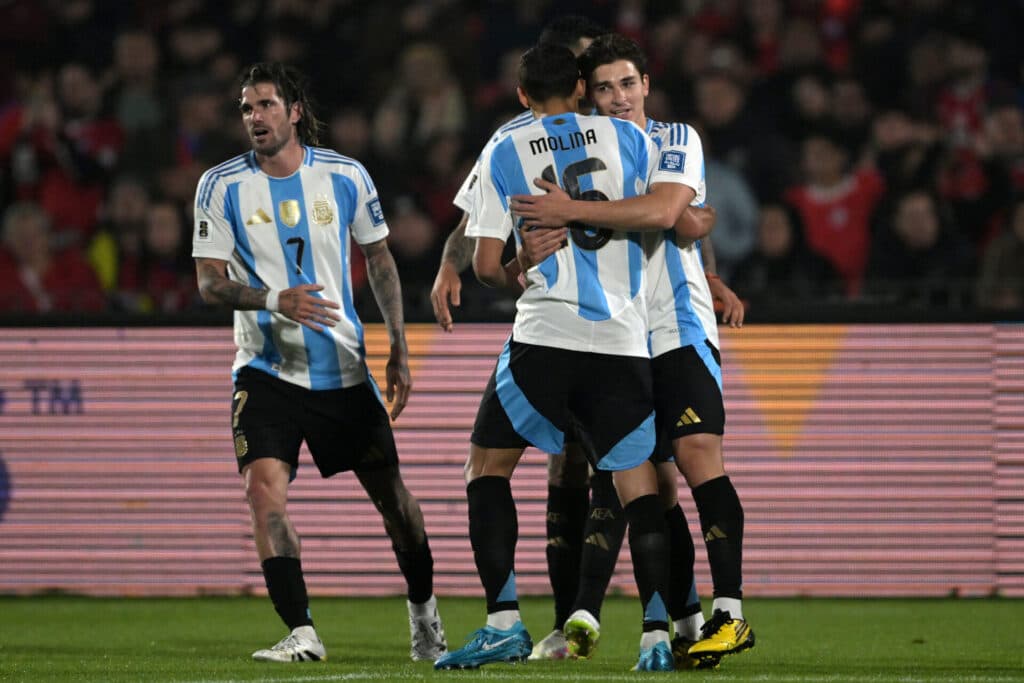 Argentina vence o Chile com reservas e garante título simbólico das Eliminatórias
