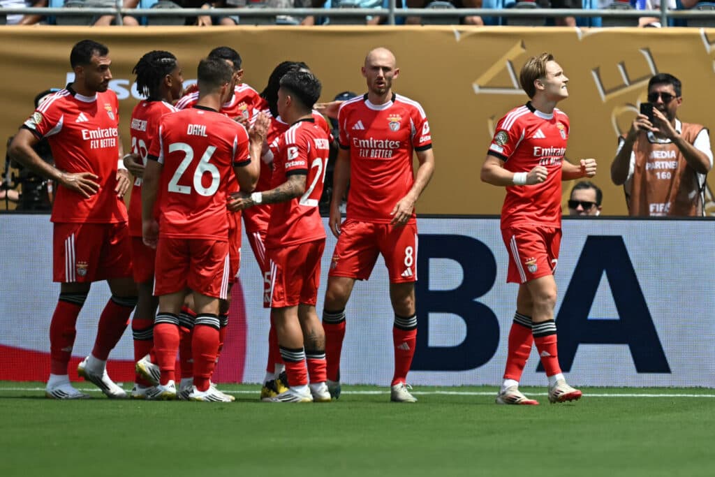 Benfica vence Bayern e põe alemães no caminho do Flamengo nas oitavas