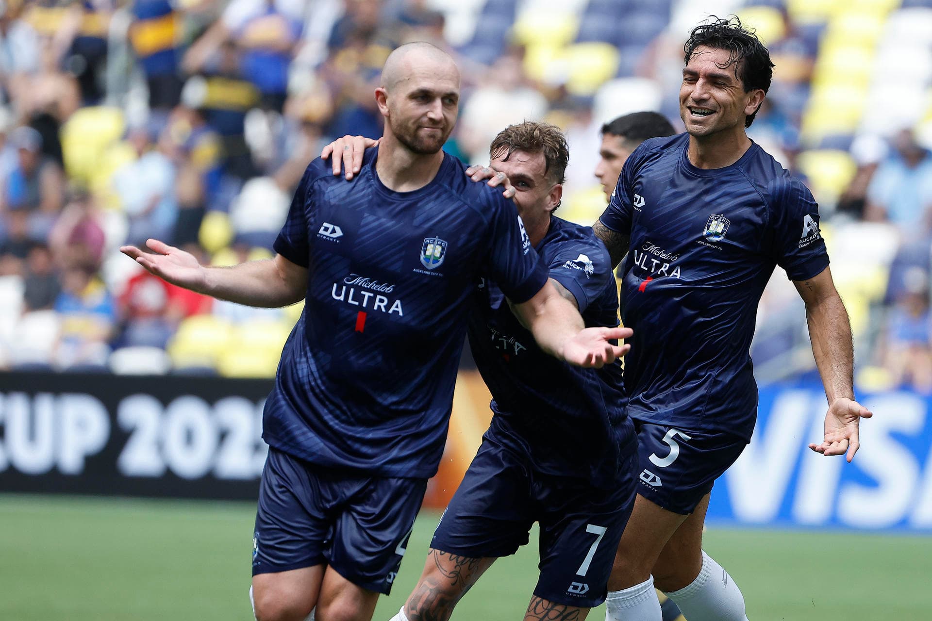 Autor de gol histórico do Auckland no Mundial é professor e filho de ex-capitão