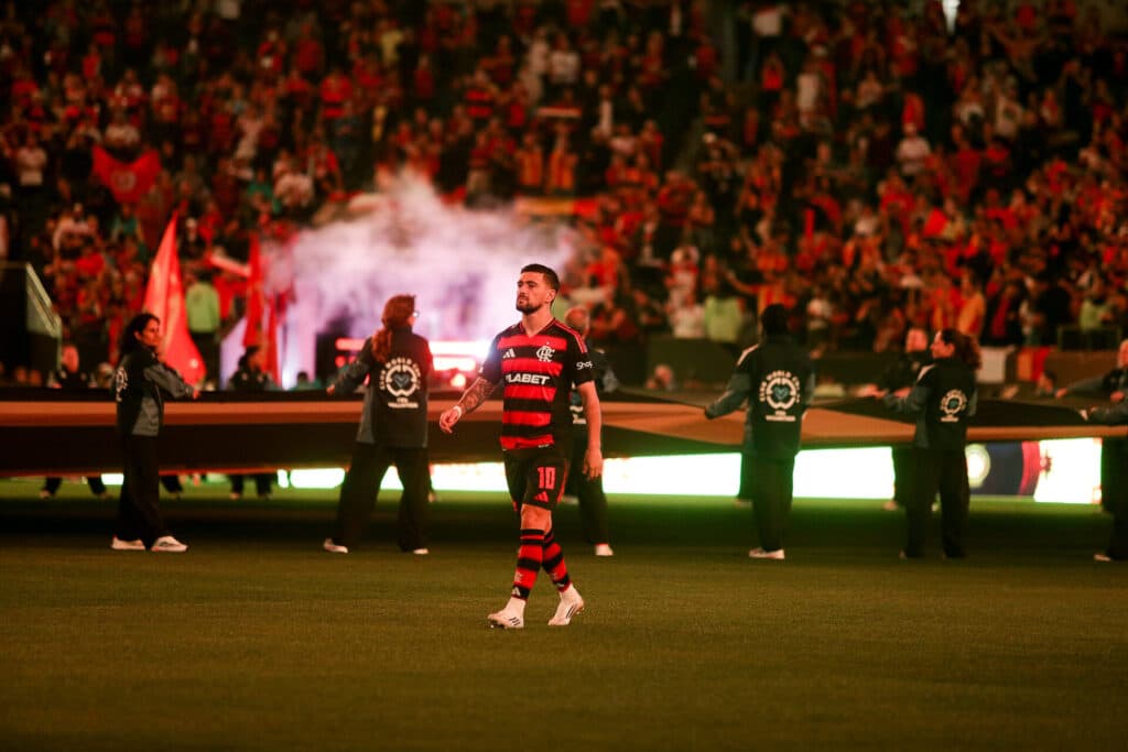 Arrascaeta durante 'entrada NNBA' do Flamengo - Gilvan e Souza/Flamengo