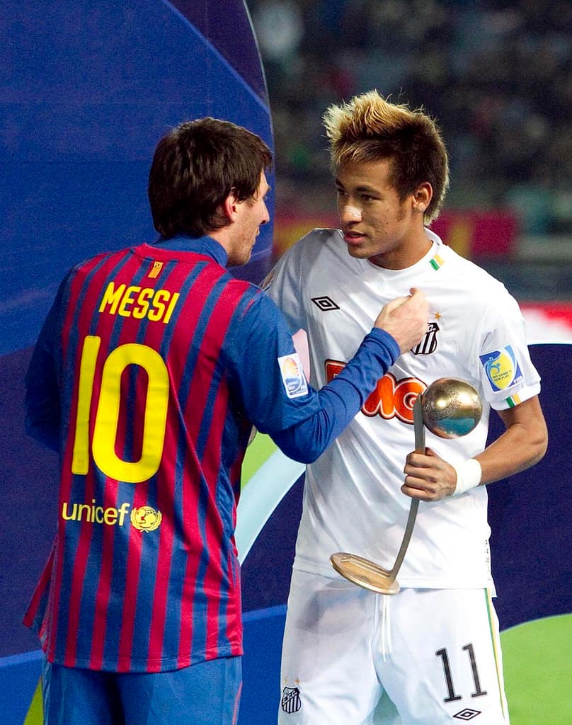 Neymar e Messi após a decisão em Yokohama; o primeiro encontro entre os craques - Leandro Amaral/Divulgação Santos FC
