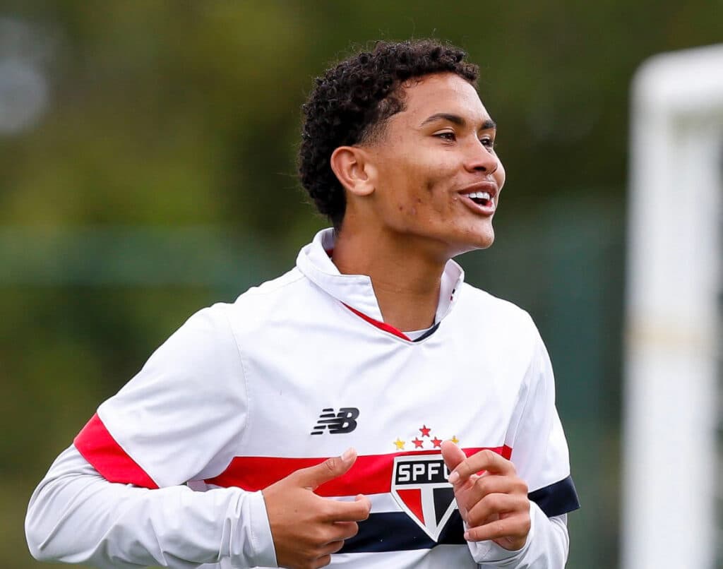 Quem é Angelo, lateral de 16 anos vendido pelo São Paulo
