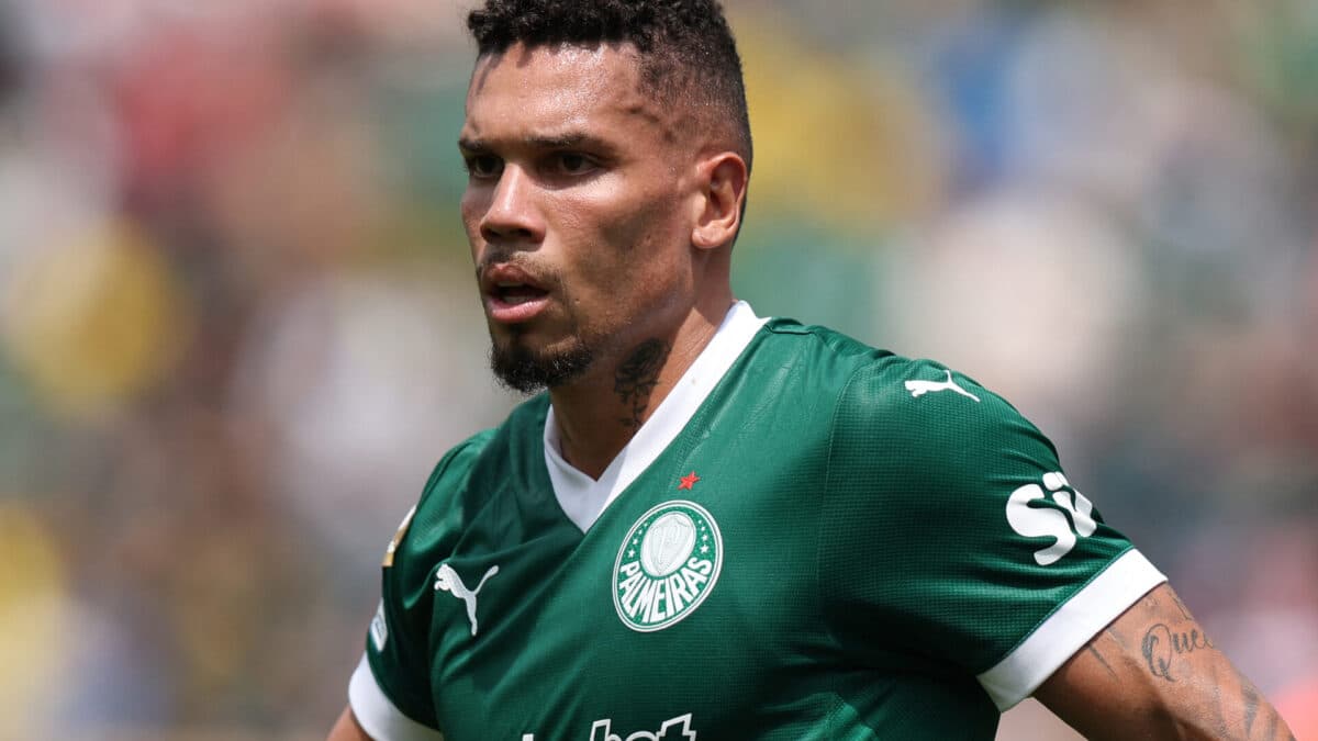 Paulinho treina antes do dérbi, mas Gustavo Gómez faz exames