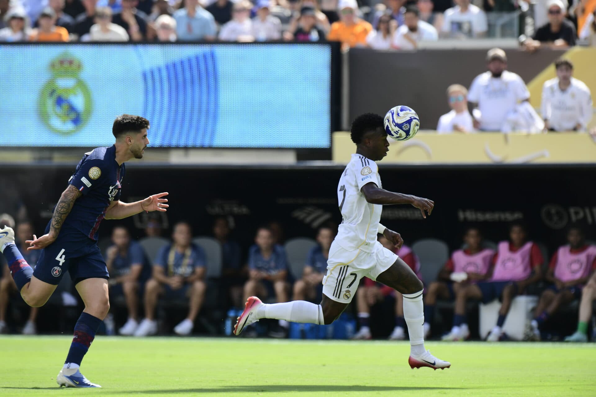 Vini Jr. em ação na semifinal entre Real Madrid e PSG - Alexandre Battibugli/PLACAR