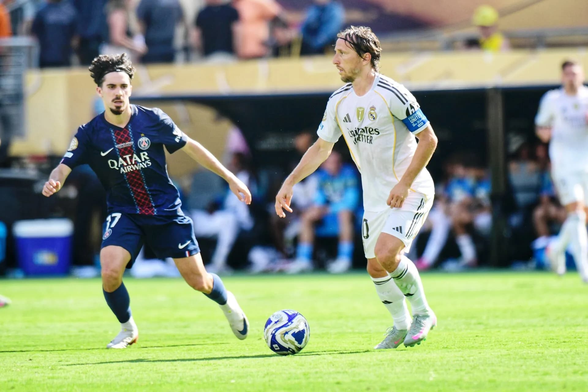 Modric x Vitinha: Goleada por 4 a 0 para o PSG foi última partida do croata pelo Real Madrid - Alexandre Battibugli/PLACAR