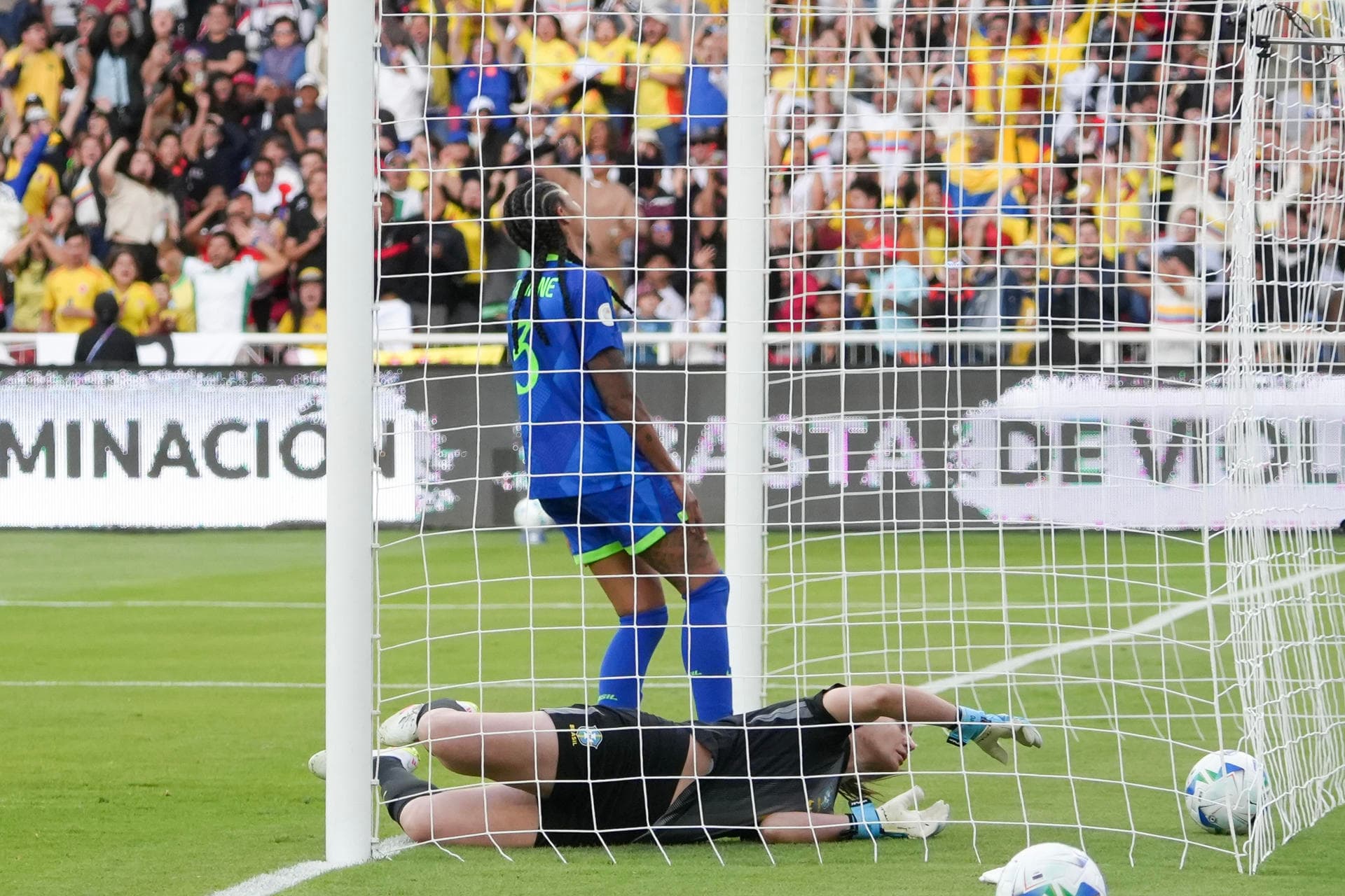 Tarciane, do Brasil, marcou um gol contra na final da Copa América - EFE/ Vicente Costales