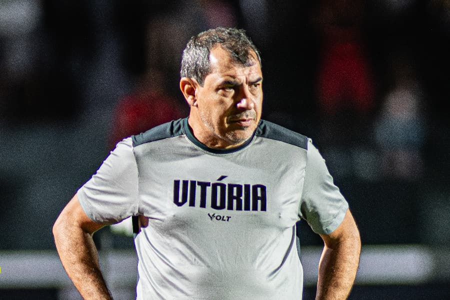 Carille deixa Vitória após derrota por 8 a 0 contra o Flamengo - Victor Ferraz / Vitória