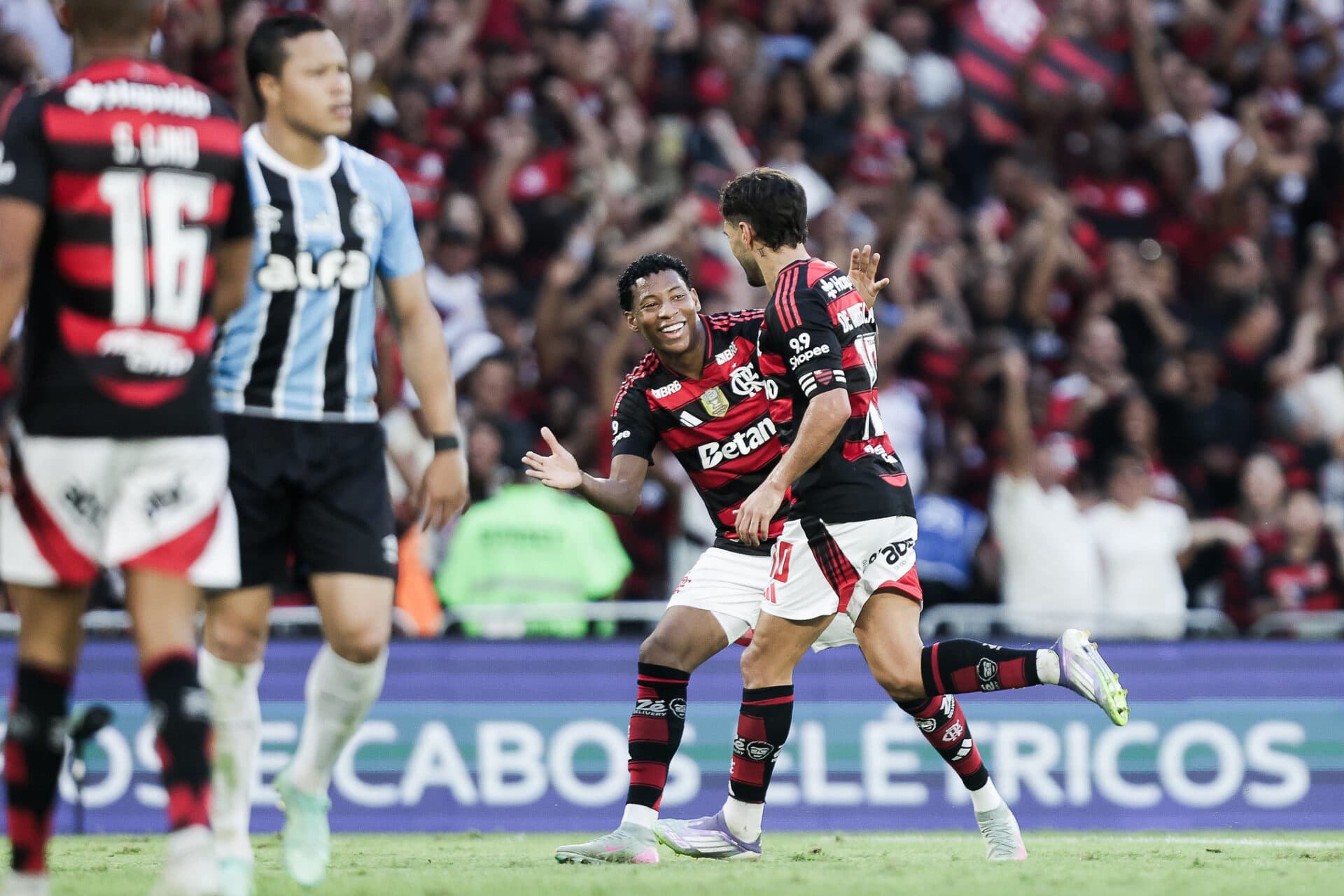 Cruzeiro encosta no Flamengo: classificação do Brasileirão 2025 atualizada