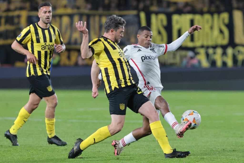 Flamengo foi eliminado na Libertadores de 2024 para o Peñarol, fora de casa - EFE/ Gastón Britos