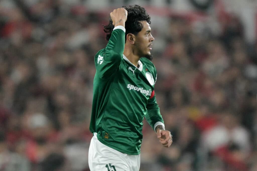 Gustavo Gómez abre o placar para o Palmeiras contra o River - Juan MABROMATA / AFP
