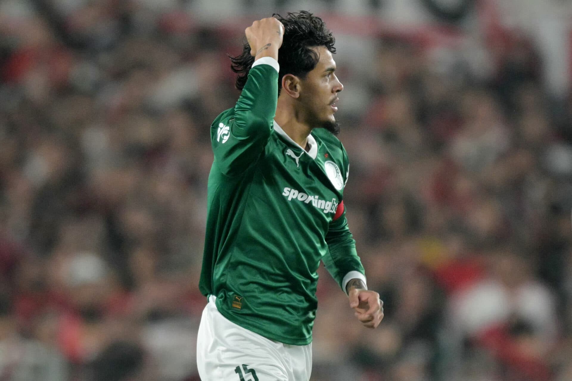 Gustavo Gómez abre o placar para o Palmeiras contra o River - Juan MABROMATA / AFP