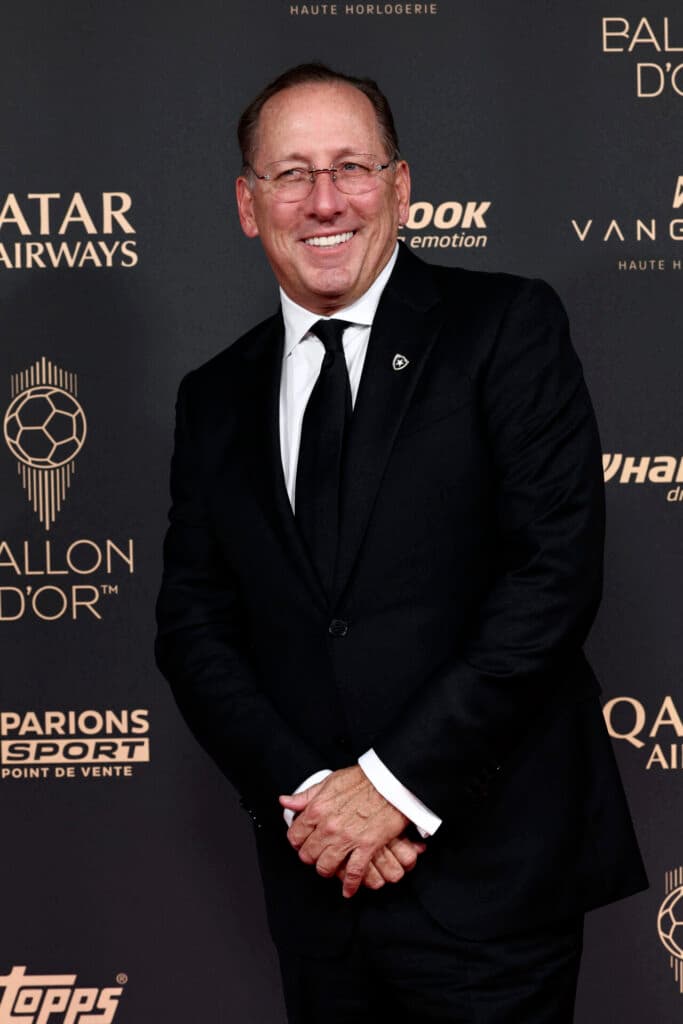 John Textor, dono da SAF do Botafogo, representa o clube em Paris - FRANCK FIFE / AFP