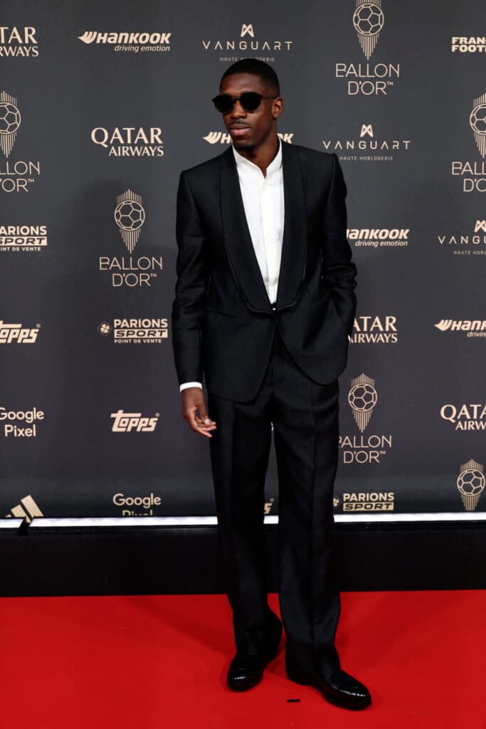 Ousmané Dembélé chegou de óculos escuros à cerimônia- FRANCK FIFE / AFP