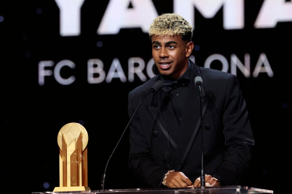 Lamine Yamal foi eleito o vencedor do prêmio Kopa pela segunda vez. (Photo by Franck FIFE / AFP)