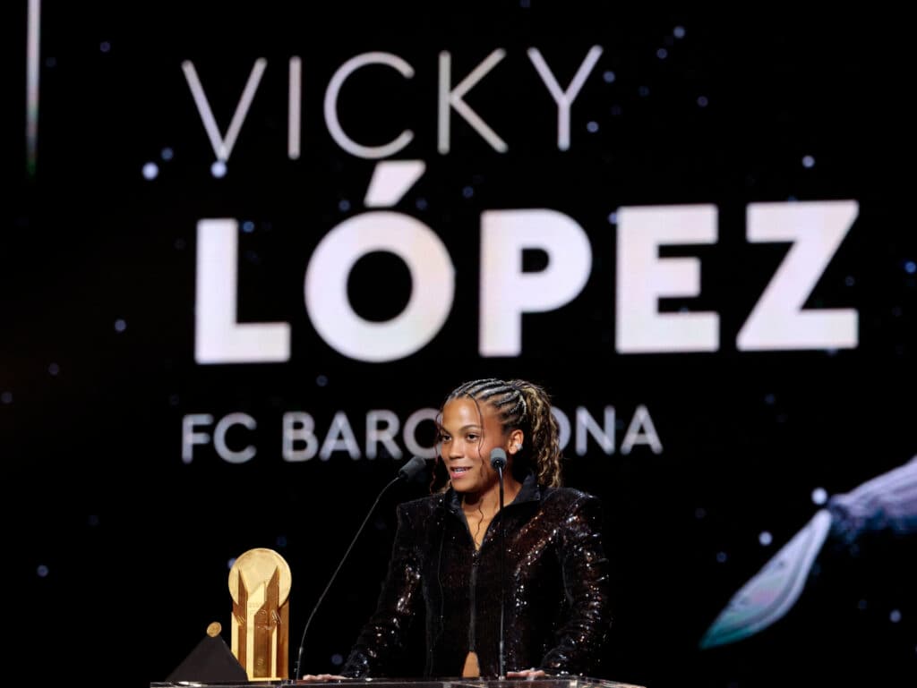 Vicky Lopez, jogadora do Barcelona, ganhou o prêmio Kopa feminino. (Photo by Franck FIFE / AFP)