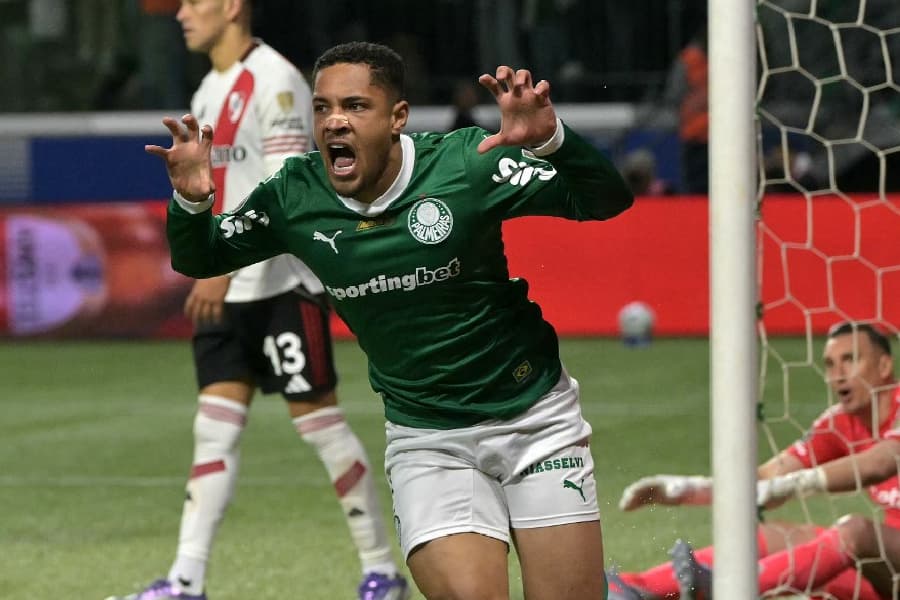 Vitor Roque fez o primeiro gol do Palmeiras na virada sobre o River - Nelson ALMEIDA / AFP