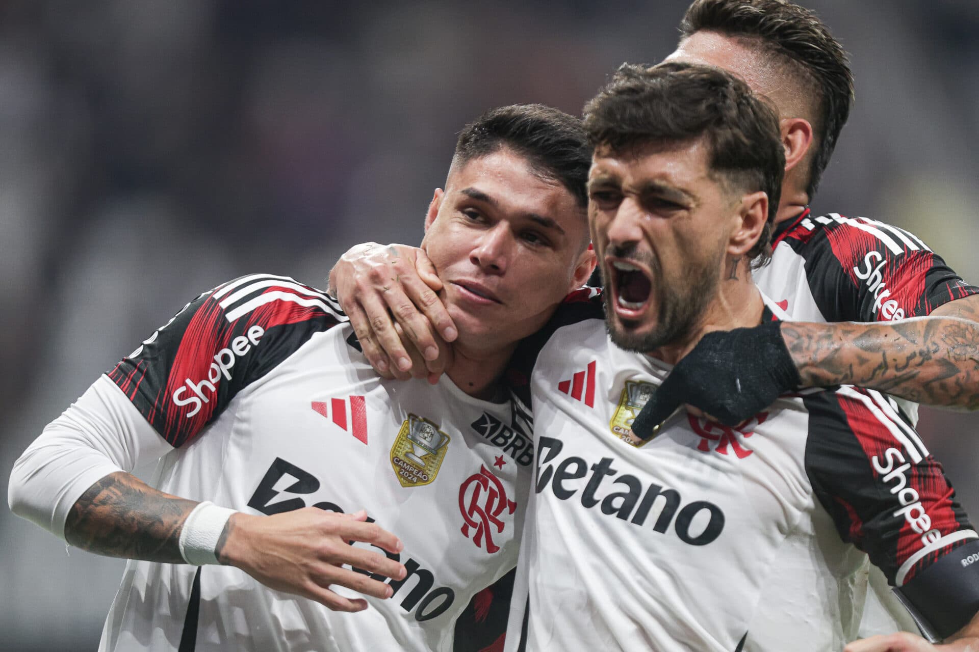 Fla líder e os tropeços de Palmeiras e Cruzeiro: resumo e resultados da 25ª rodada