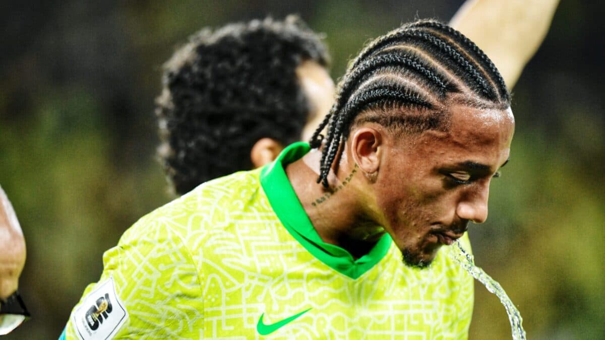 João Pedro se recupera de lesão no joelho e vira opção no Chelsea