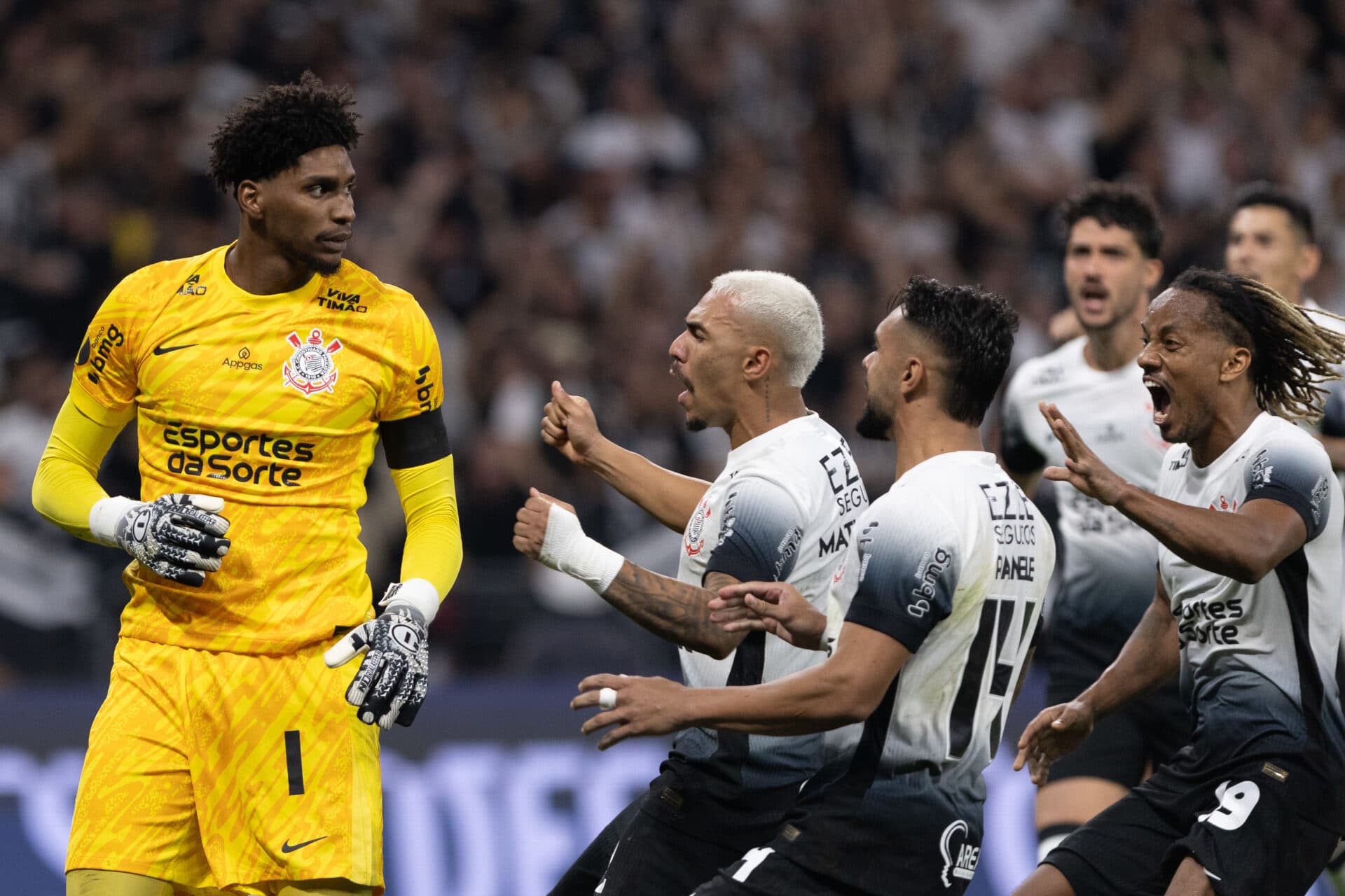 Defesa na final do Estadual colocou para sempre o nome de Hugo na história do Timão - Rebeca Reis/Ag. Paulistão