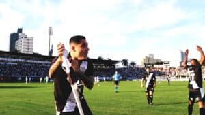 Bruno Lopes abriu placar para Ponte Preta contra Guarani - Alexandre Battibugli/PLACAR