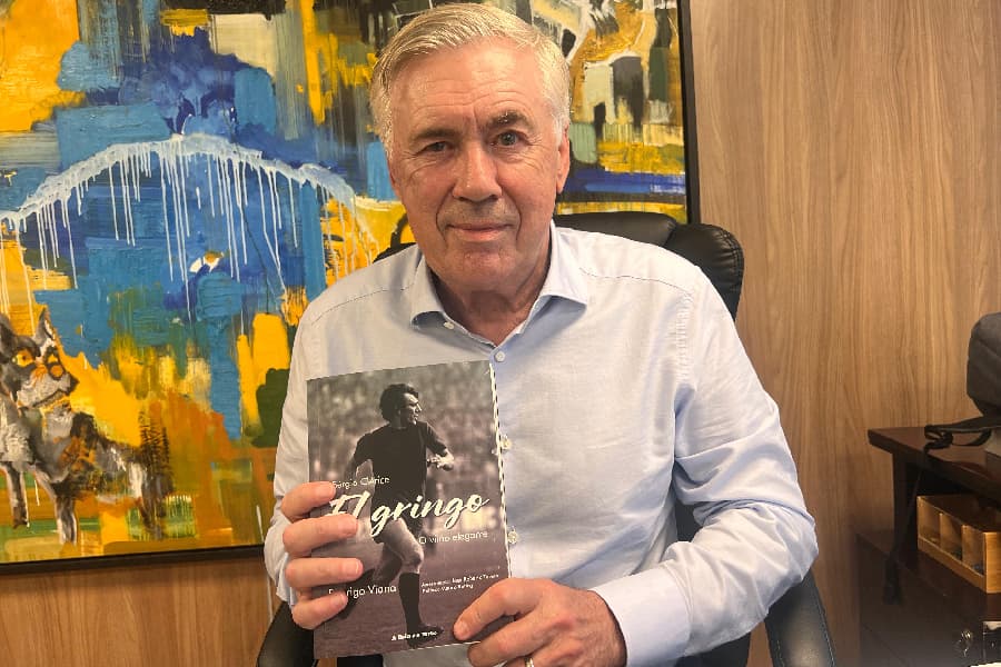 Na CBF, Carlo Ancelotti exibe biografia de Clérice - Divulgação