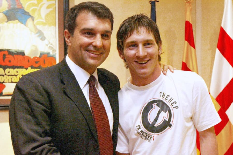 Laporta e Messi em 2005, na primeira gestão do dirigente e início de carreira do argentino - EFE