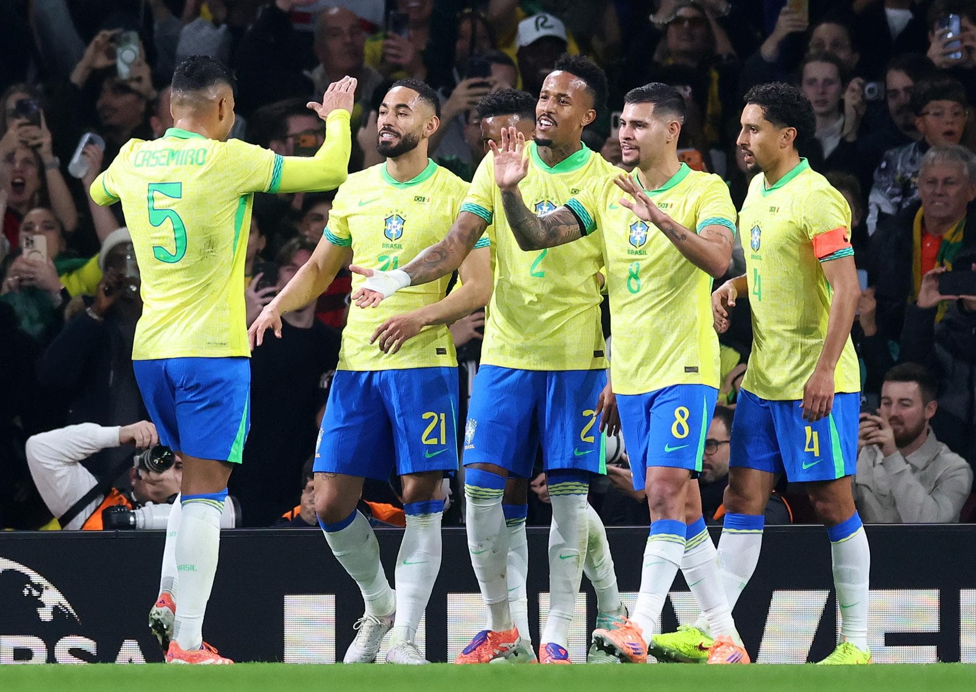 Brasil quebra tabu, domina Senegal e vence amistoso em Londres