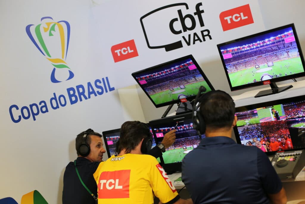 Arnaldo Cezar Coelho: ‘Sobra tecnologia e falta comando no VAR’