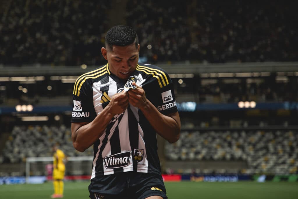 Santos avança por Rony e busca acordo com o Atlético-MG