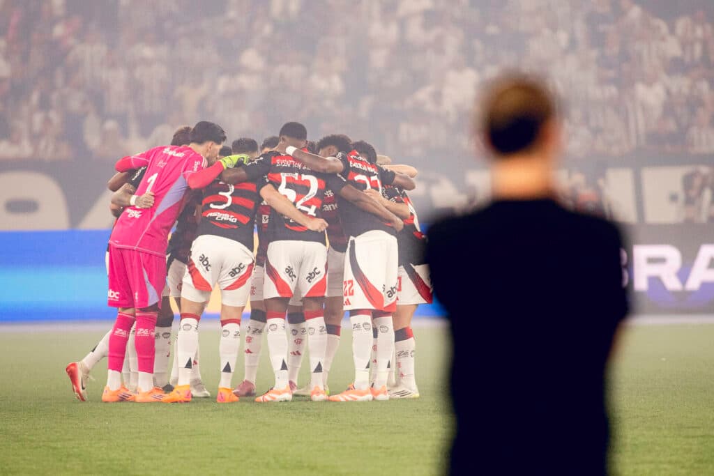 Flamengo defende liderança com invencibilidade em clássicos; veja números