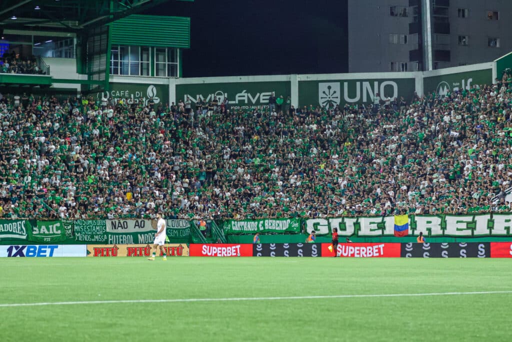Arena Condá tem gramado sintético desde a temporada 2025 - Rafael Bressan/ACF
