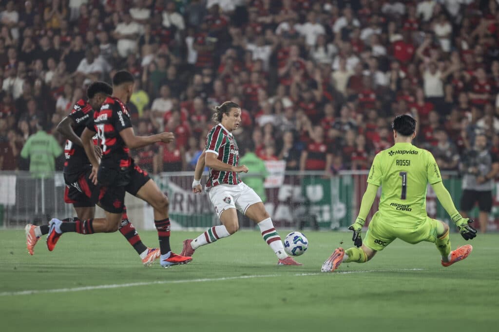 Flamengo tenta mudar data de clássico contra Fluminense