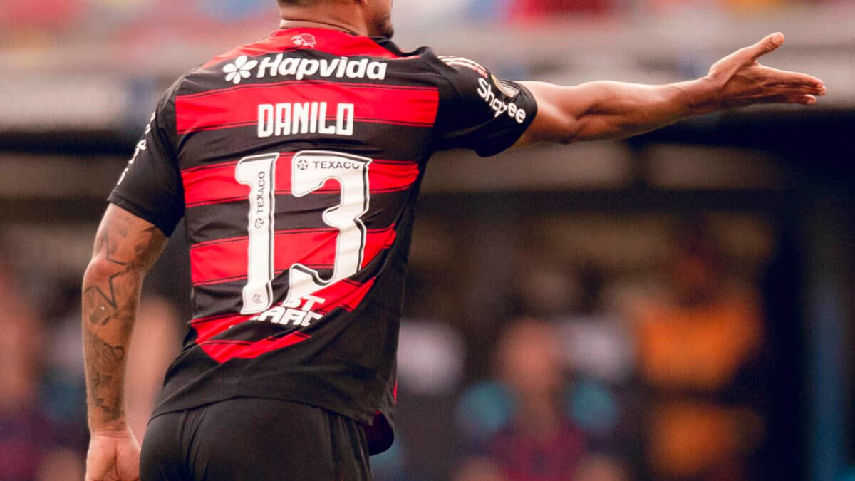 Danilo sofre duas fraturas na mandíbula e passará por cirurgia