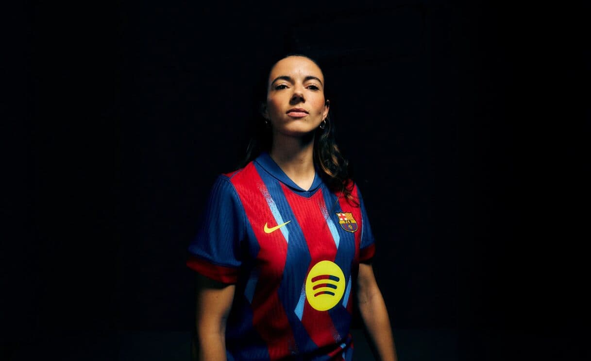 Barcelona lança camisa inspirada em jogo histórico de Ronaldinho