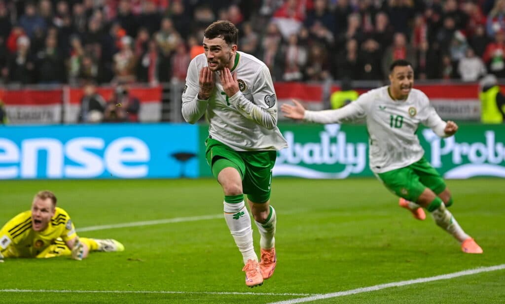 Quem é Troy Parrott, herói da Irlanda e carrasco da Hungria