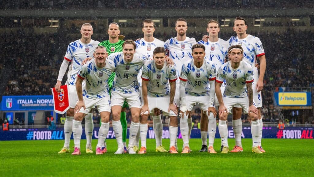 Noruega goleia em Milão, se classifica e manda Itália para nova repescagem