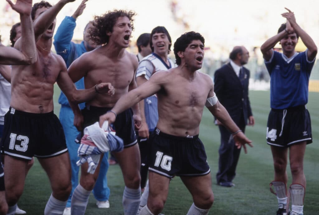 Diego Maradona com jogadores da Argentina, durante comemoração em 1986 - (Pedro Martinelli)