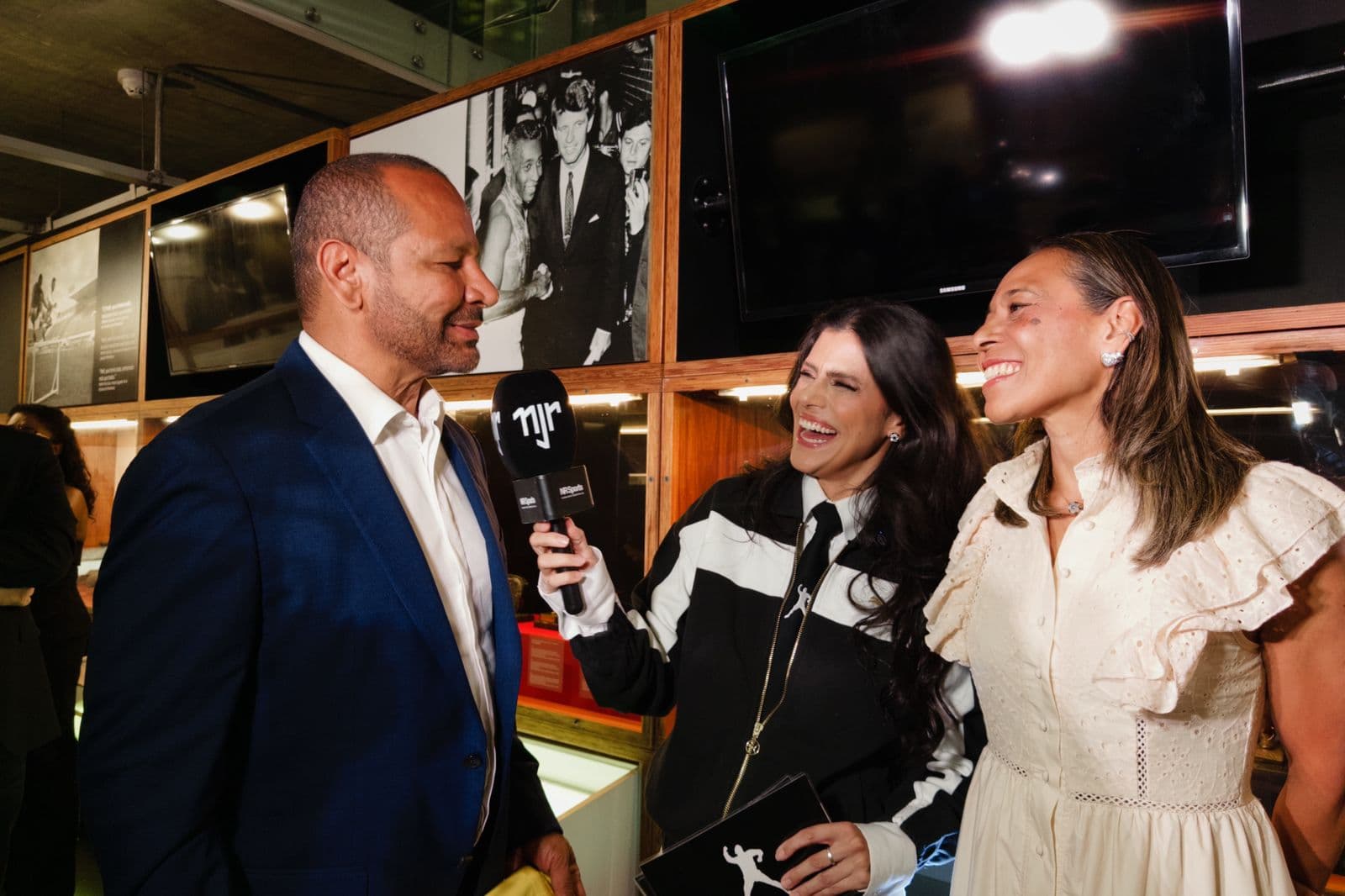 Neymar pai dá entrevista ao lado da filha do Rei, Flávia Arantes - Anna Paula Felix/NR Sports
