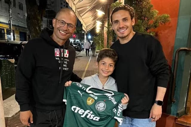 Alex exalta Raphael Veiga: ‘Depois de Ademir, é o maior do Palmeiras’