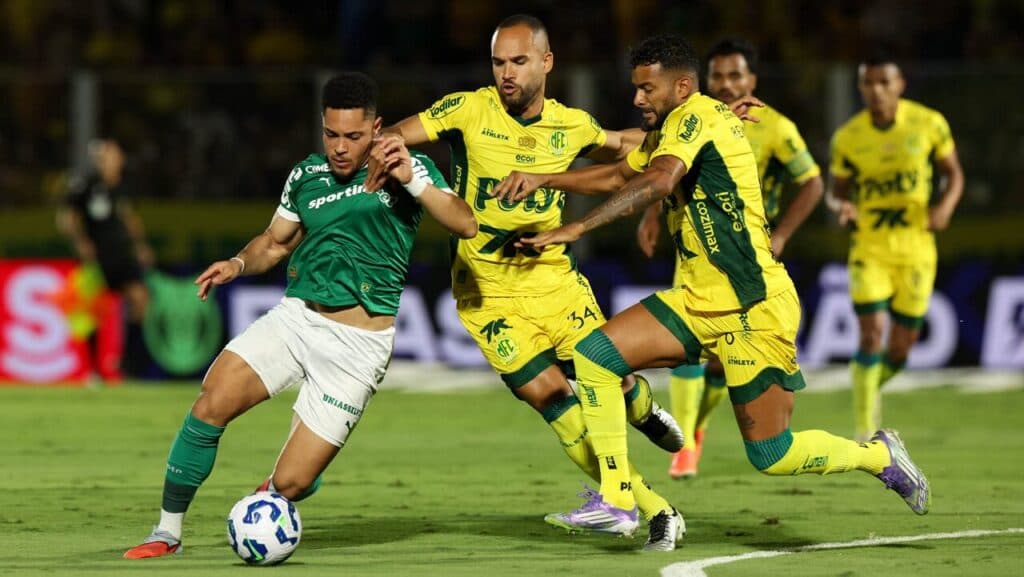 Mirassol derruba o líder Palmeiras e reabre briga pelo título