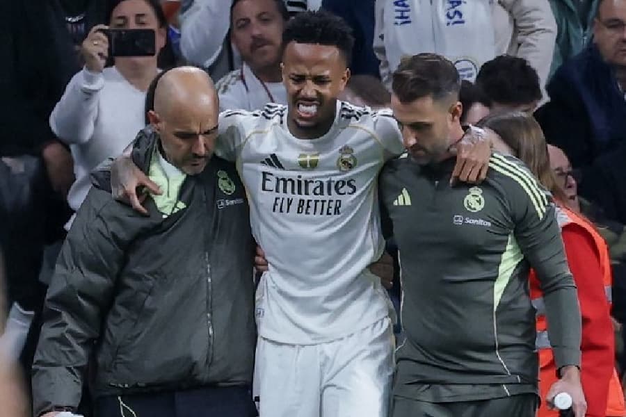 Eder Militão deixou partida entre Real Madrid e Celta de Vigo ainda no 1º tempo - THOMASCOEX / AFP