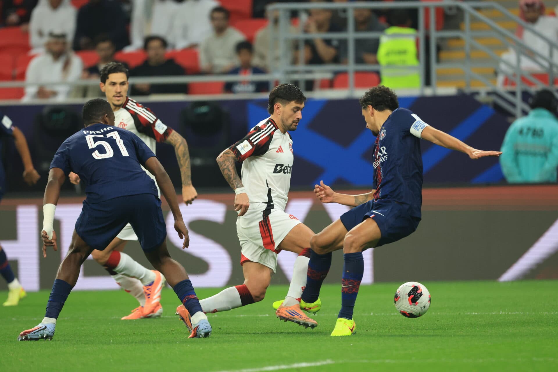 Marquinhos sobe para o 2º lugar entre os brasileiros com mais títulos
