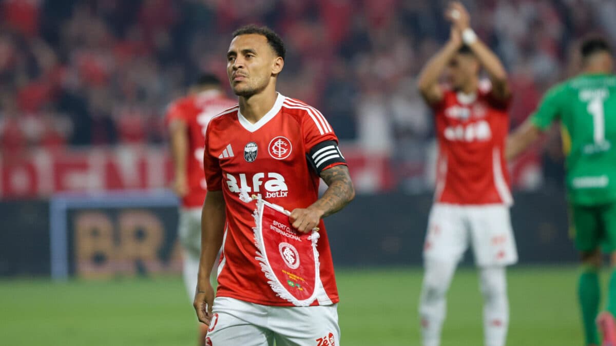 Alan Patrick fará exames após sentir incômodo muscular no Gre-Nal