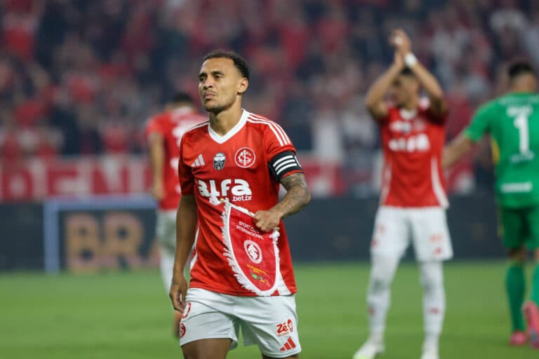 Alan Patrick fará exames após sentir incômodo muscular no Gre-Nal