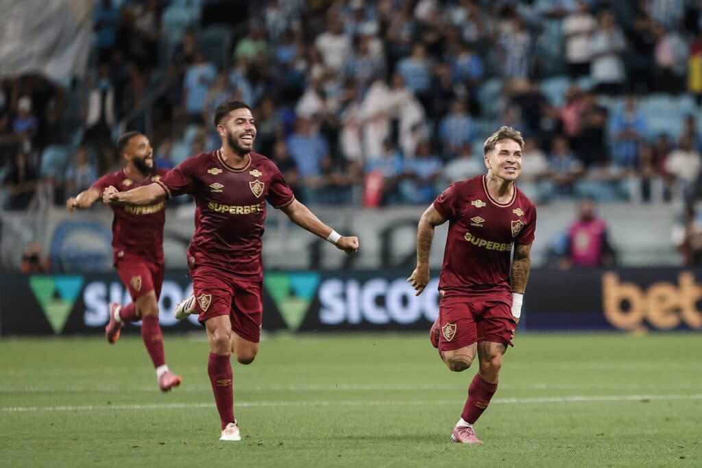 Soteldo brilha, Fluminense vence Grêmio e entra no G5