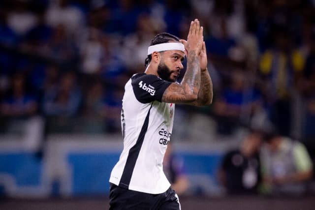 Memphis renova, treina e pode reforçar Corinthians em decisão