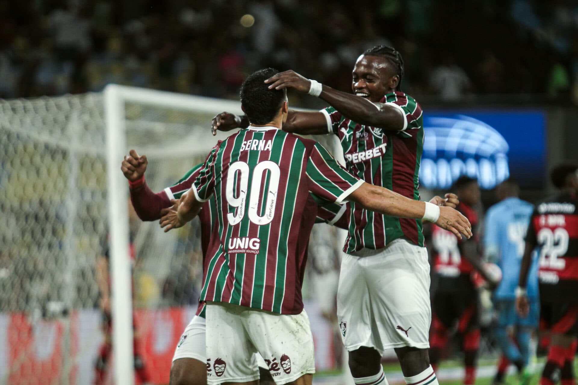 Fluminense vence e empurra Flamengo para o Z-4 do Carioca